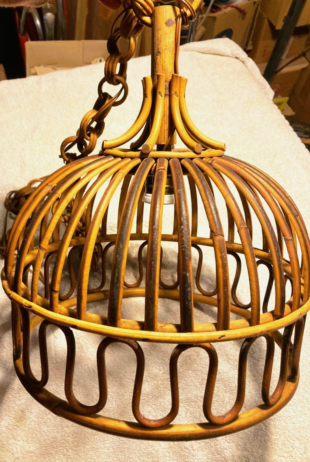 LAMPADA A SOSPENSIONE MID-CENTURY IN BAMBU' E VIMINI, ITALIA ANNI '60