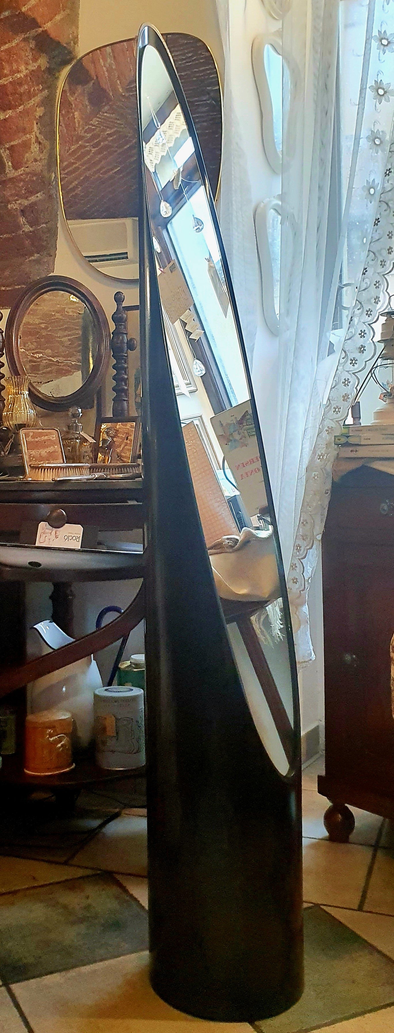 SPECCHIO "UNGHIA" LIPSTICK, DESIGN RODOLFO BONETTO ANNI '70