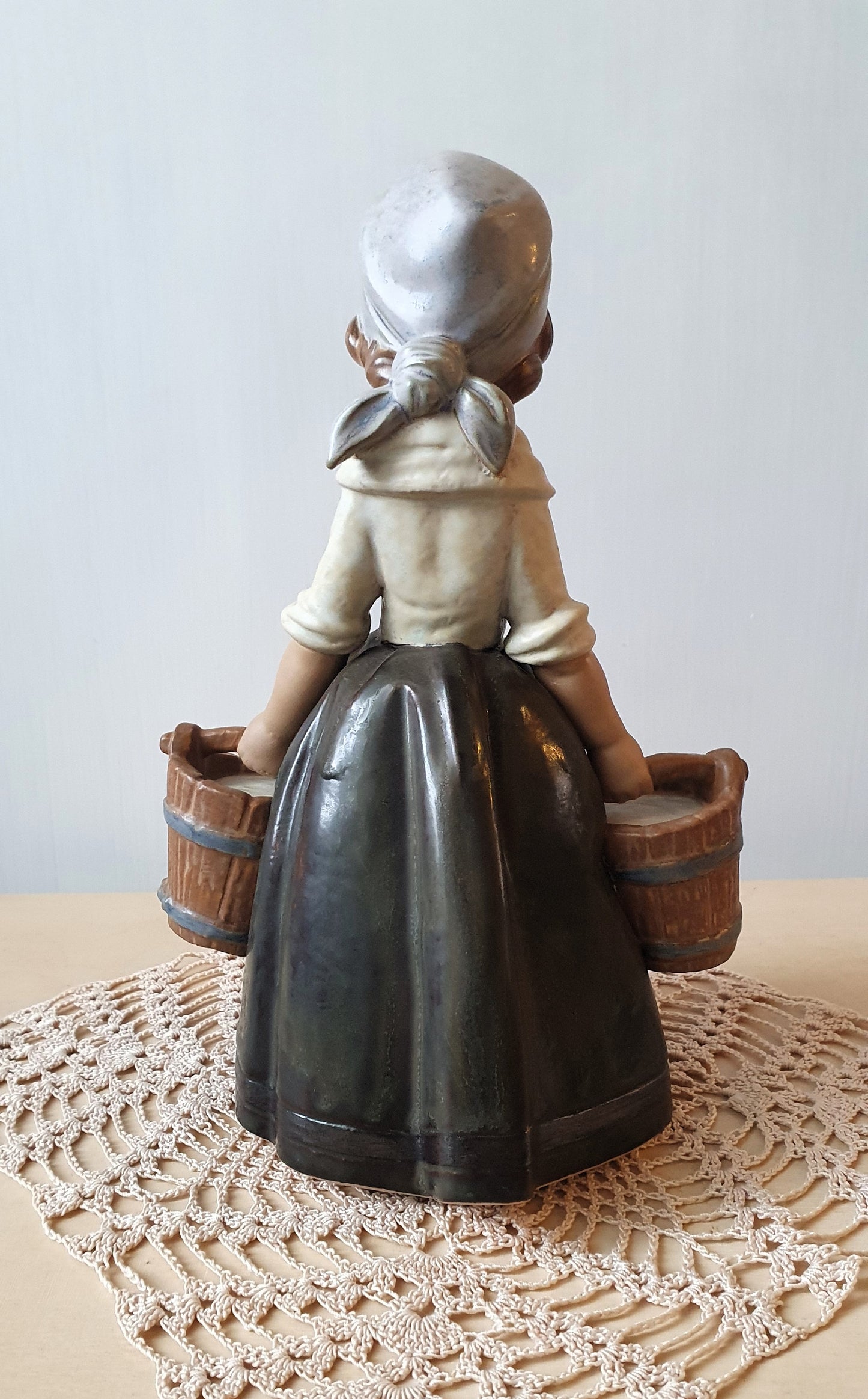 LLADRÓ RAGAZZA LAVANDAIA VINTAGE IN GRES