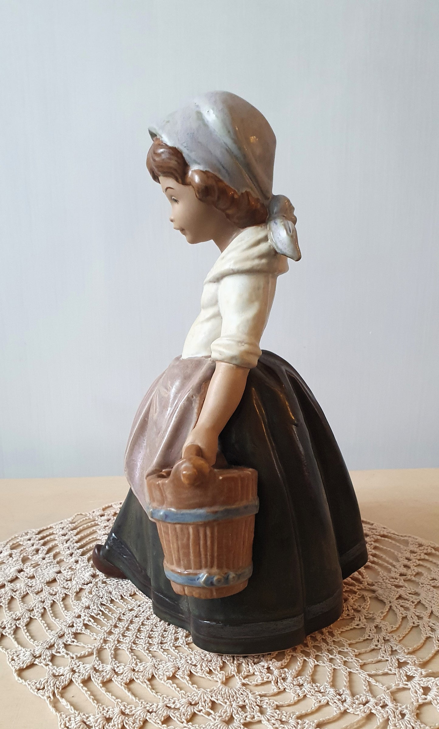 LLADRÓ RAGAZZA LAVANDAIA VINTAGE IN GRES