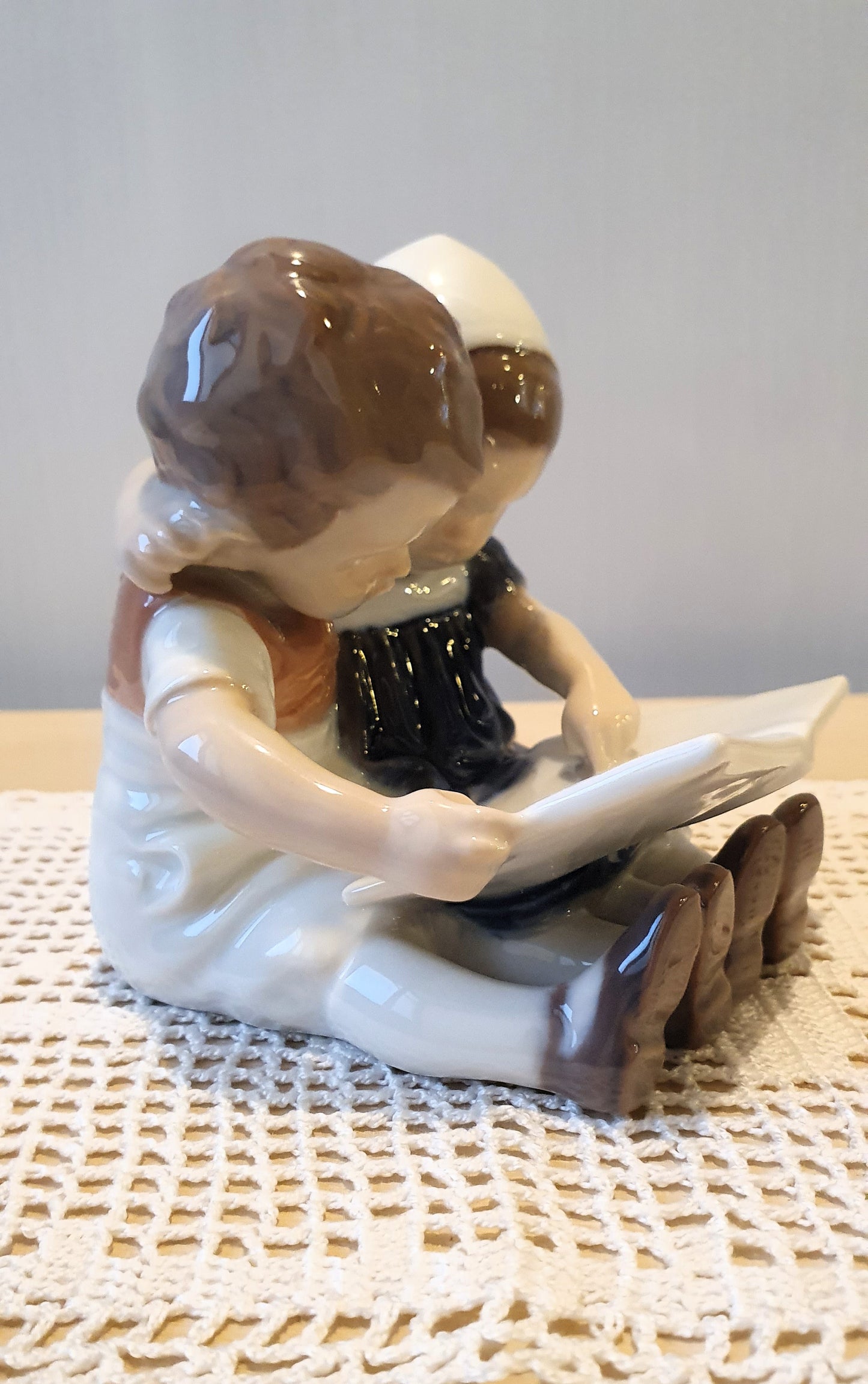 BING&GRONDAHL STATUINA VINTAGE  "BIMBI CHE LEGGONO"