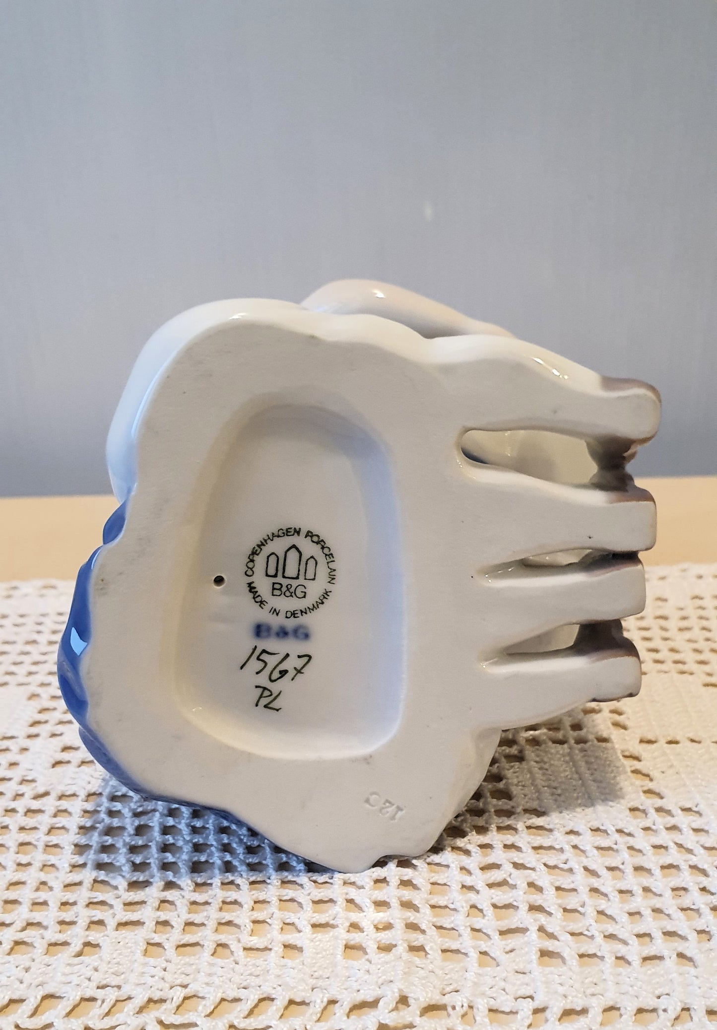 BING&GRONDAHL STATUINA VINTAGE  "BIMBI CHE LEGGONO"