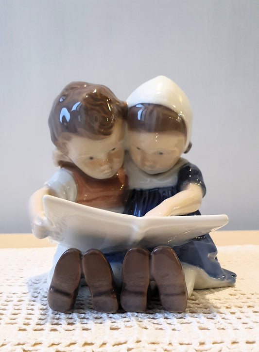 BING&GRONDAHL STATUINA VINTAGE  "BIMBI CHE LEGGONO"