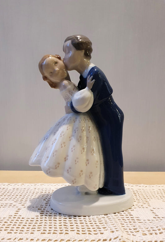 BING&GRONDAHL STATUINA VINTAGE "PRIMO BACIO"