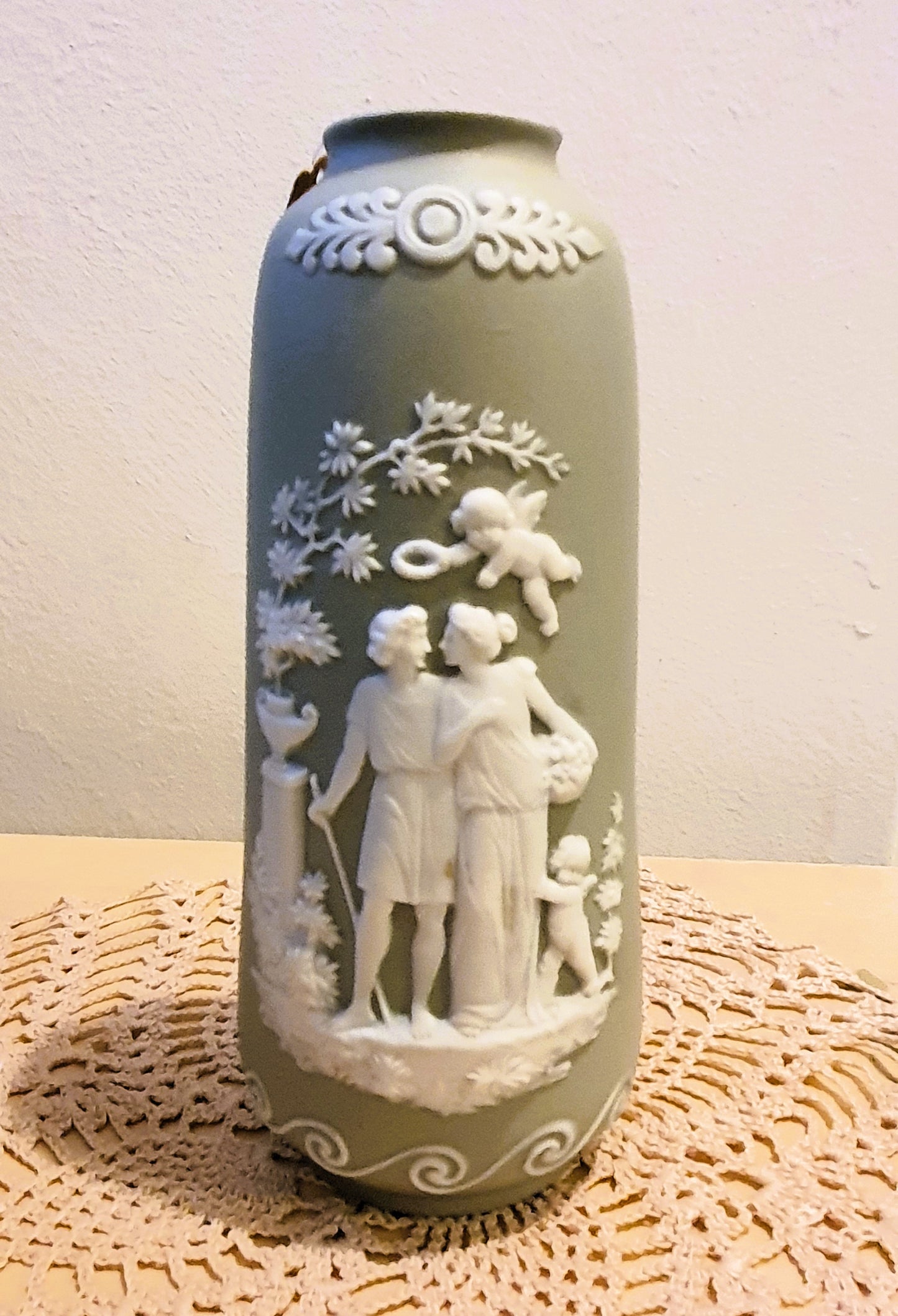 WEDGWOOD VASETTO VINTAGE IN PORCELLANA BISCUIT