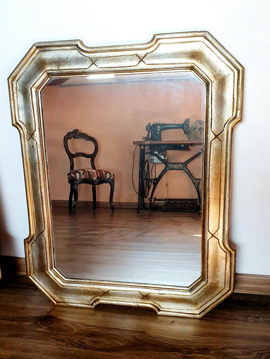 SPECCHIERA VINTAGE CON CORNICE A VASSOIO IN LEGNO E FOGLIA ORO
