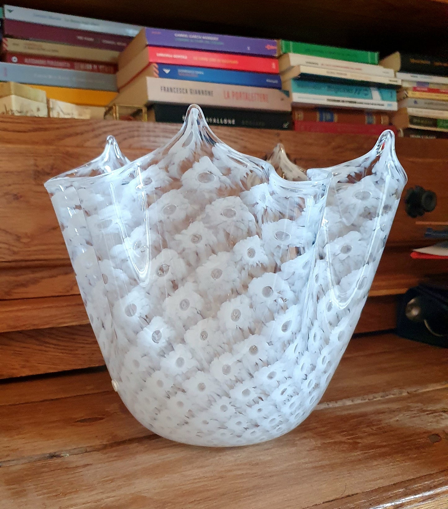 VASO A FAZZOLETTO VINTAGE IN VETRO SOFFIATO DI MURANO