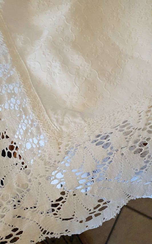 COPRILETTO VINTAGE IN COTONE E PIZZO