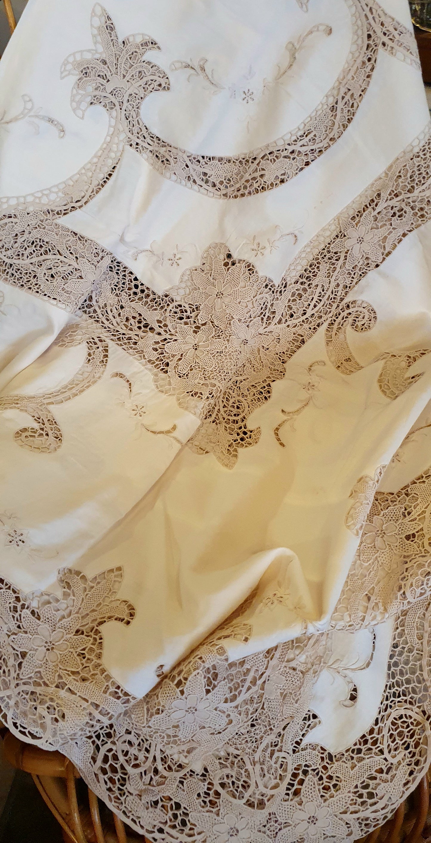 COPRILETTO VINTAGE IN LINO E PIZZO DI CANTU'