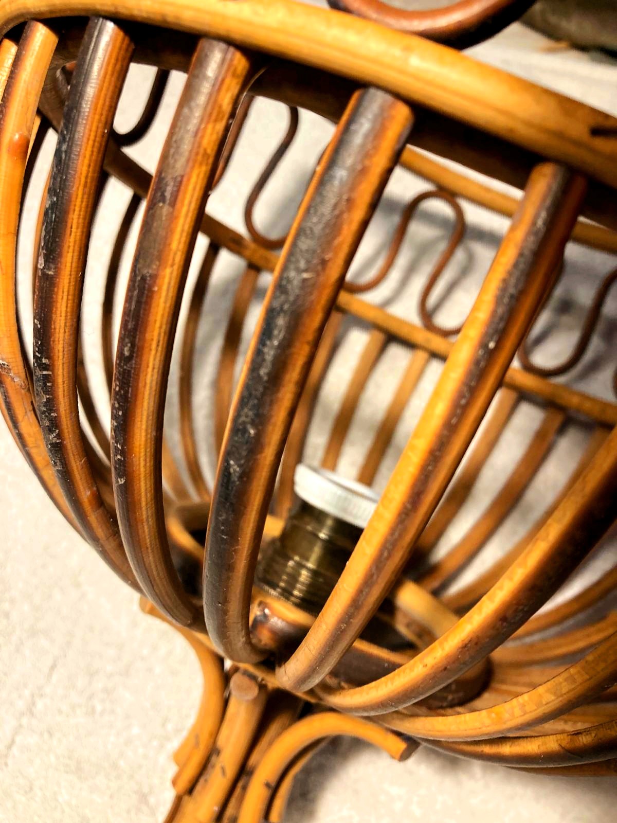 LAMPADA A SOSPENSIONE MID-CENTURY IN BAMBU' E VIMINI, ITALIA ANNI '60