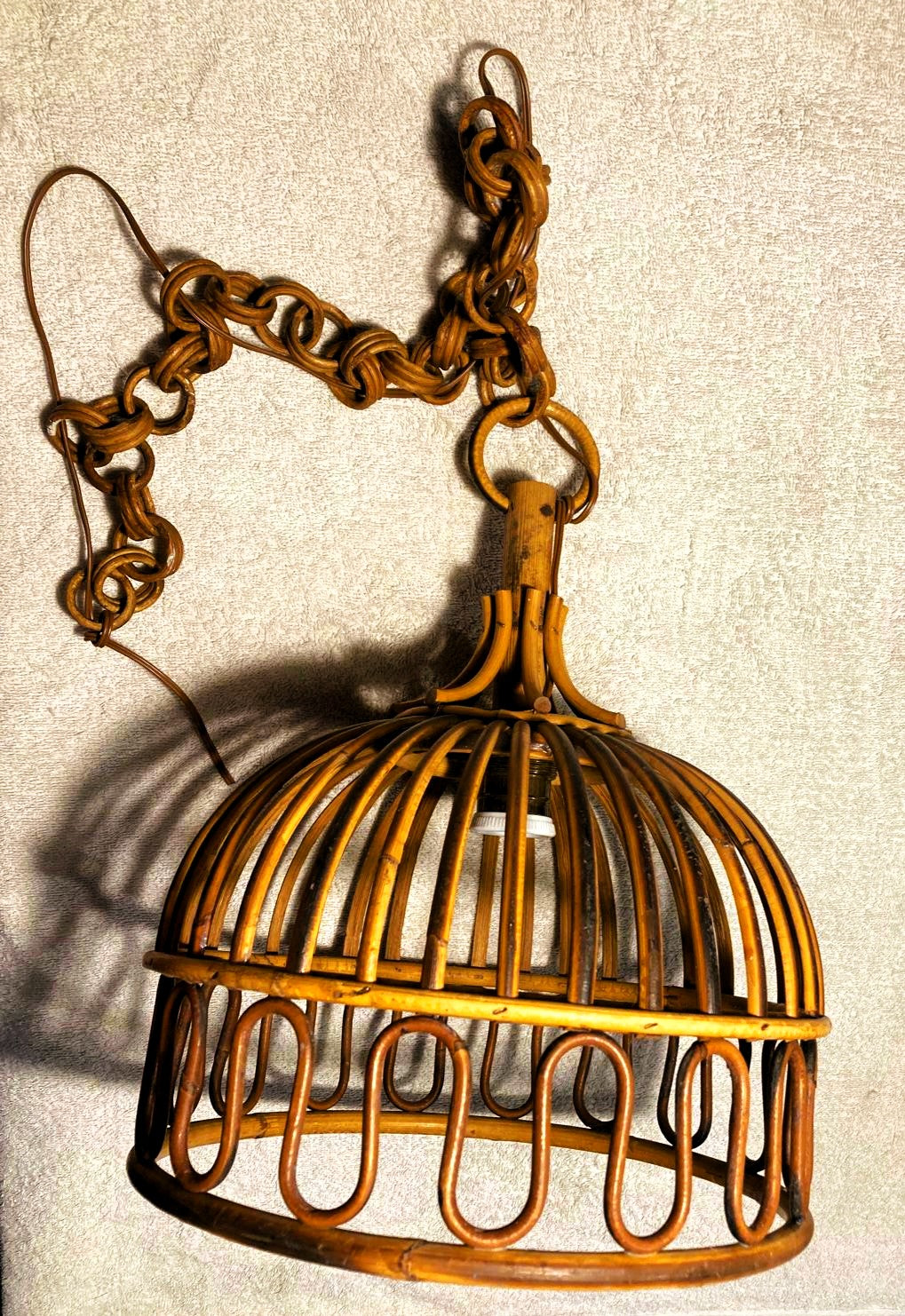 LAMPADA A SOSPENSIONE MID-CENTURY IN BAMBU' E VIMINI, ITALIA ANNI '60